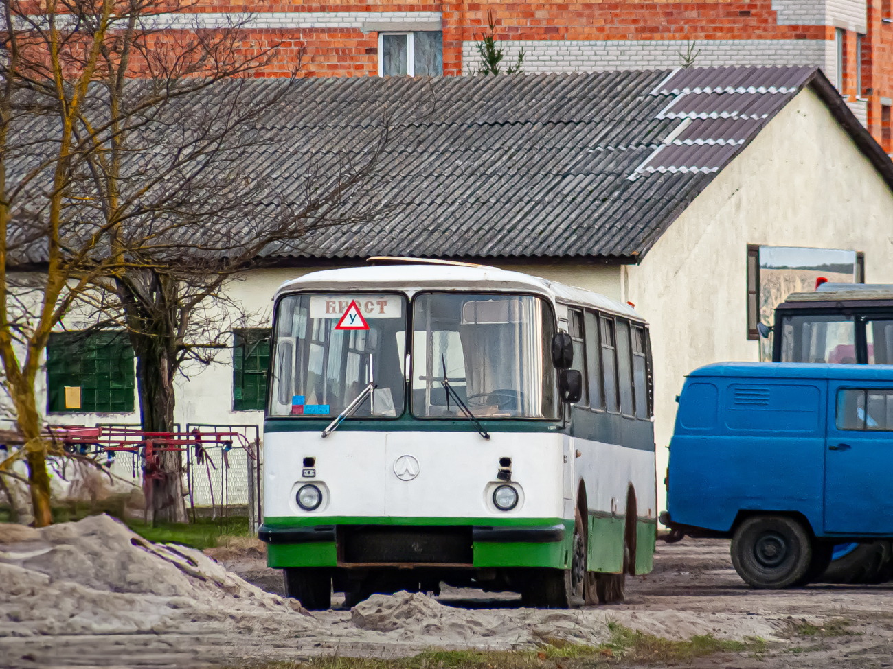 Malorita, LAZ-695N # АВ 8151-1