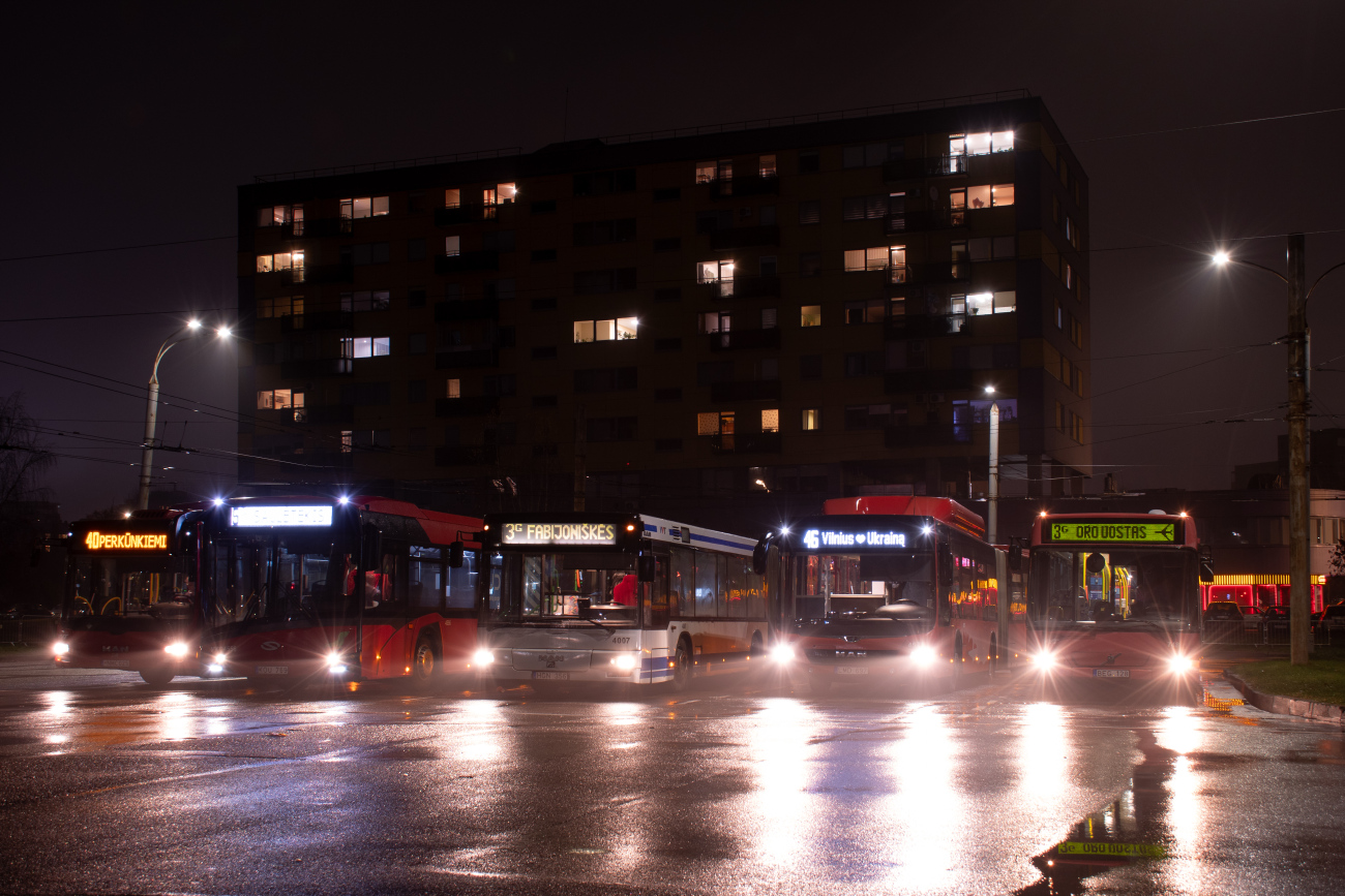 Vilnius, MAN A23 NG313 # 4007; Vilnius, Solaris Urbino IV 18 # 4556; Vilnius, MAN A23 Lion's City G NG313 CNG # 4578; Vilnius, Volvo 7700A # 748