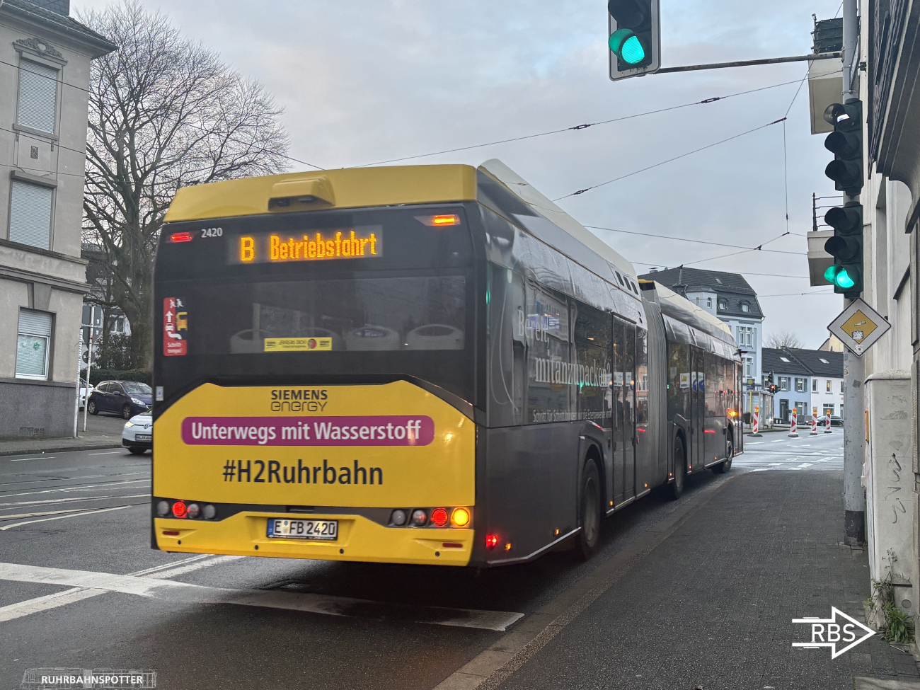 Mülheim an der Ruhr, Solaris Urbino IV 18 hydrogen # 2420